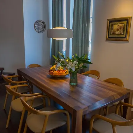 Penthouse Linnet 아파트