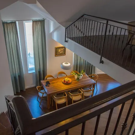 Penthouse Linnet Apartment *